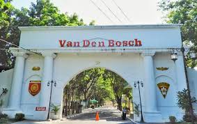 Buatkan artikel tentang Eksplorasi Kegelapan: Menyusuri Terowongan Misterius di Benteng Van Den Bosch, Peninggalan Kolonial Belanda