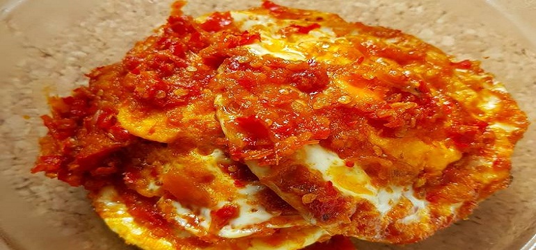 Yuk, Jalan-jalan Ke Dapur Mengolah Telur Ceplok Balado!