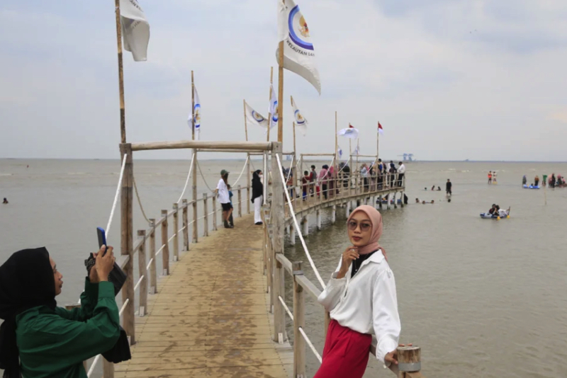 Destinasi Wisata Pantai Kejawanan Cirebon: Keindahan Alam Tropis Kota Cirebon