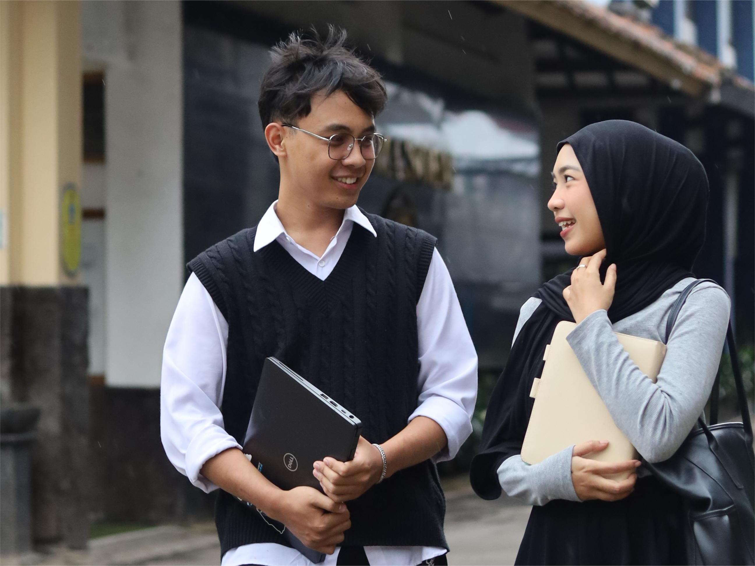 Selain Coding, Mata Kuliah Sistem Informasi Apa yang Paling Membantu Kamu Jadi CEO Perusahaan Tech?