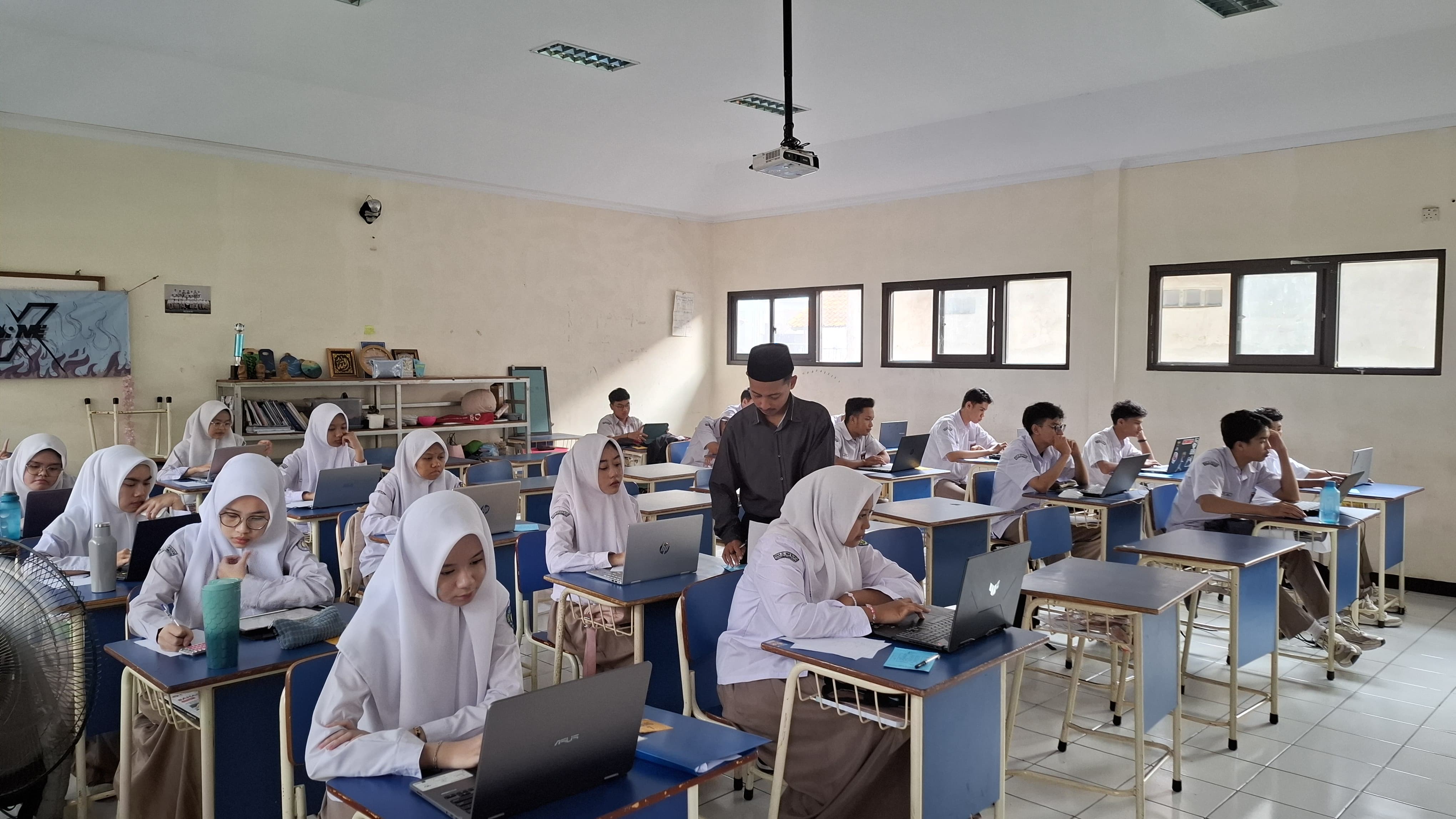 Sistem Akses dan Identifikasi di SMA Islam Al Masoem Bandung: Menjaga Keamanan Siswa