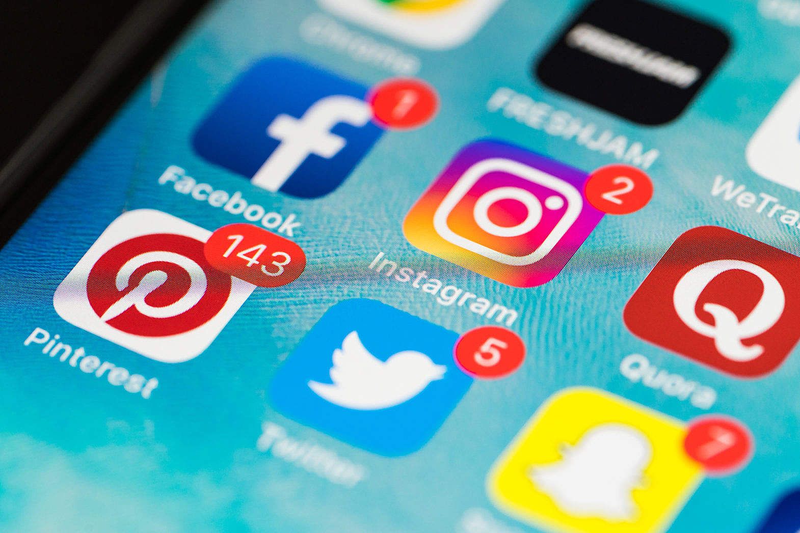 Strategi Jitu Jasa Social Media Management: Cara Memanfaatkan Influencer di Media Sosial Bersama Rajakomen.com