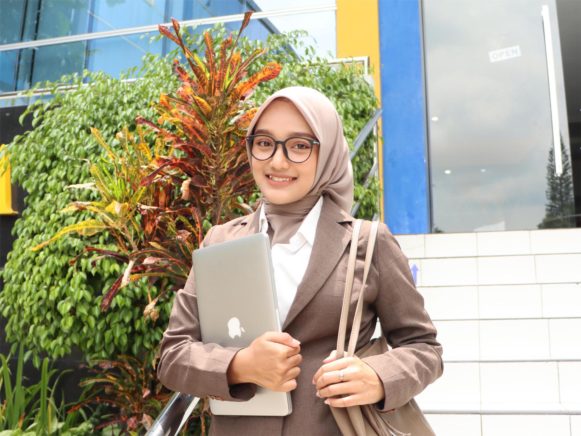 Biaya Pendidikan Kelas Regular dan Non Reguler Per Semester Hanya 5 Juta di Prodi Perbankan Syariah S1 Serta Peluang Beasiswa Kuliah di Bandung