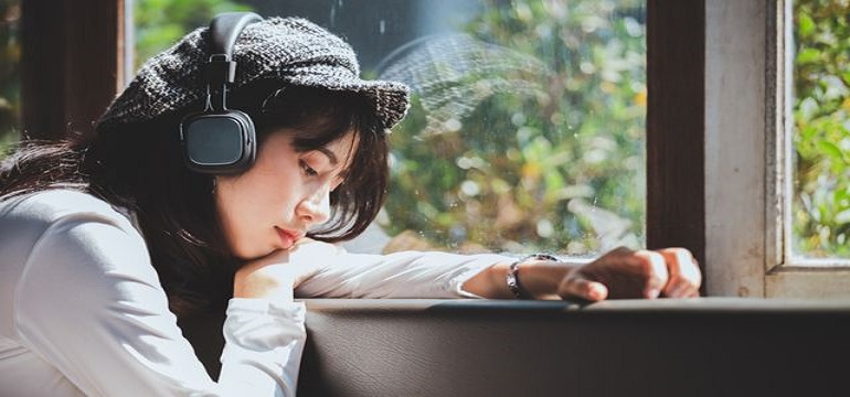 Mengapa Dengerin Lagu Galau saat Sedang Bersedih