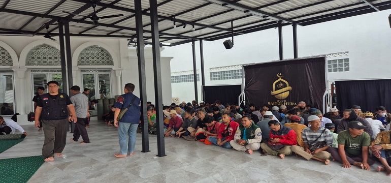 Bandung BERANI ( Berbagi dan Mengaji) di Masjid Baitul Huda Bandung