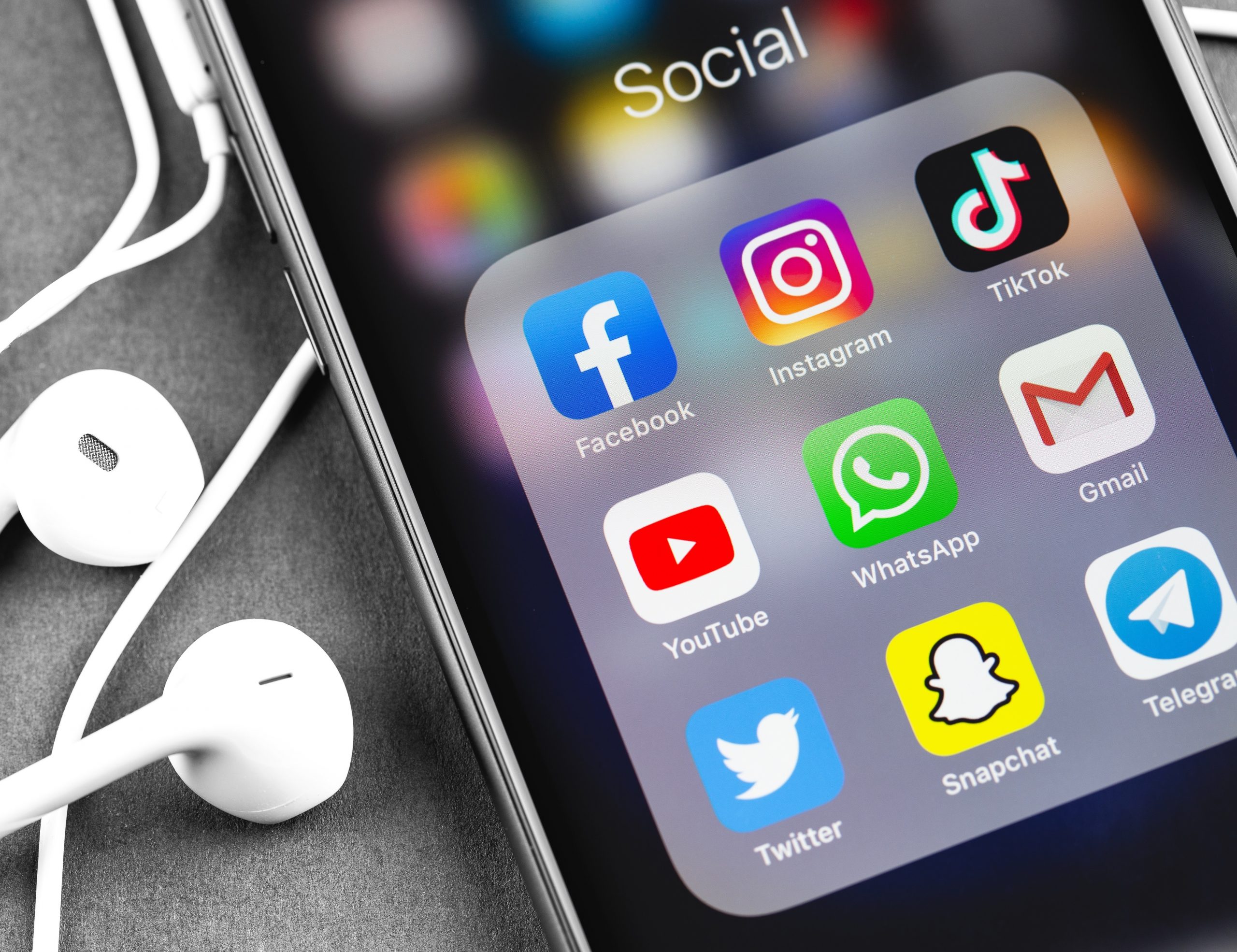 Bagaimana Memonitor Media Sosial Dapat Membantu Strategi Pemasaran?